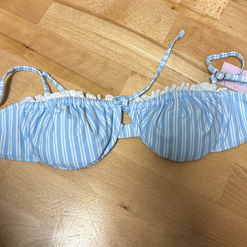 Brand new Women’s eyelet trim blue stripe bikini top size L